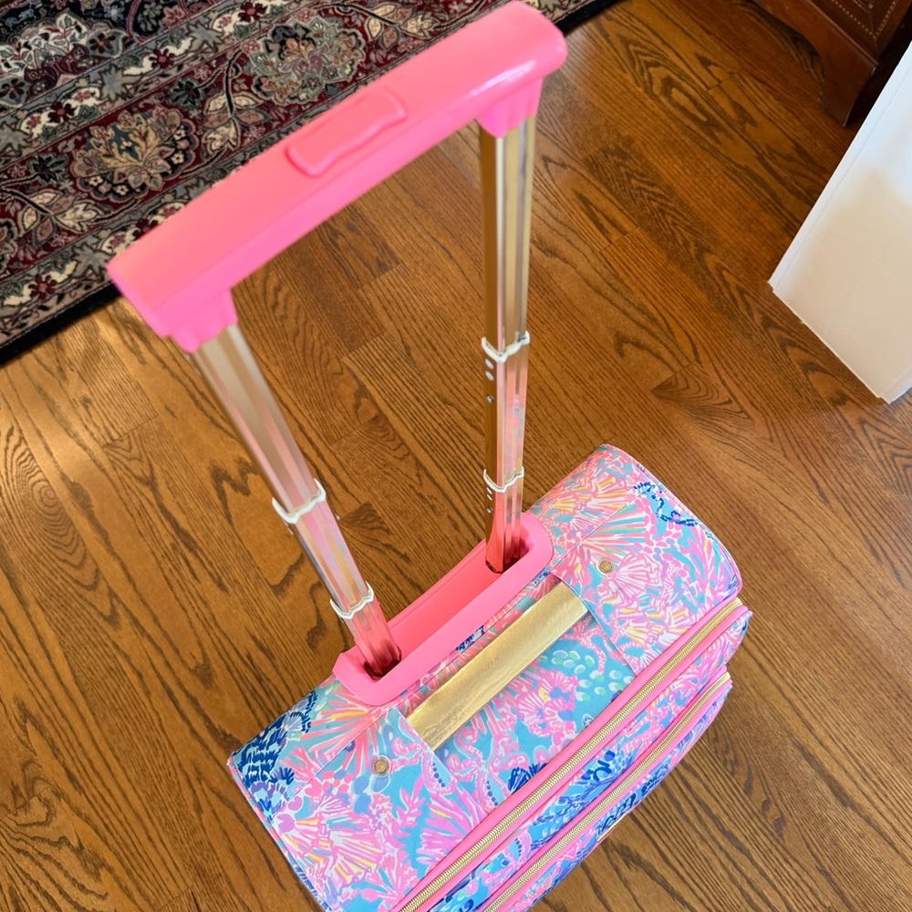 Lilly Pulitzer Carry On Luggage Suitcase Splendor in the Sand - Picture 7 of 17
